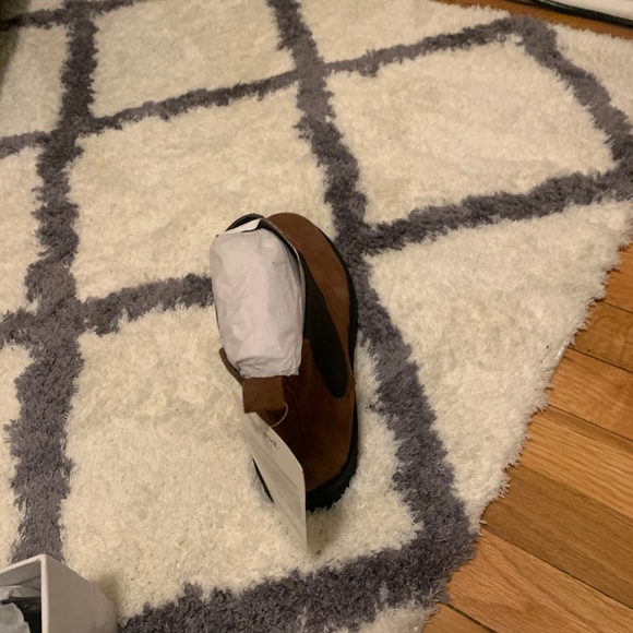 Women's Chunky Sole Leather Chelsea Boots - Picture 11 of 11